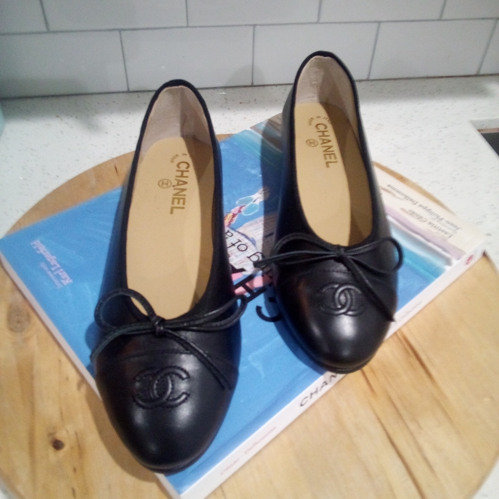 CHANEL Accent Bow Ballet CC Flats Size 39